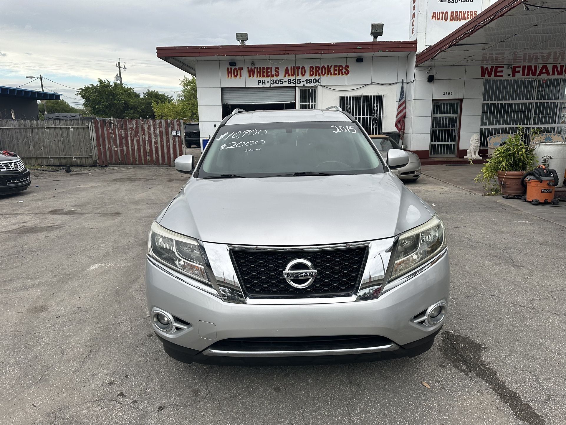 used 2015 nissan pathfinder - back view