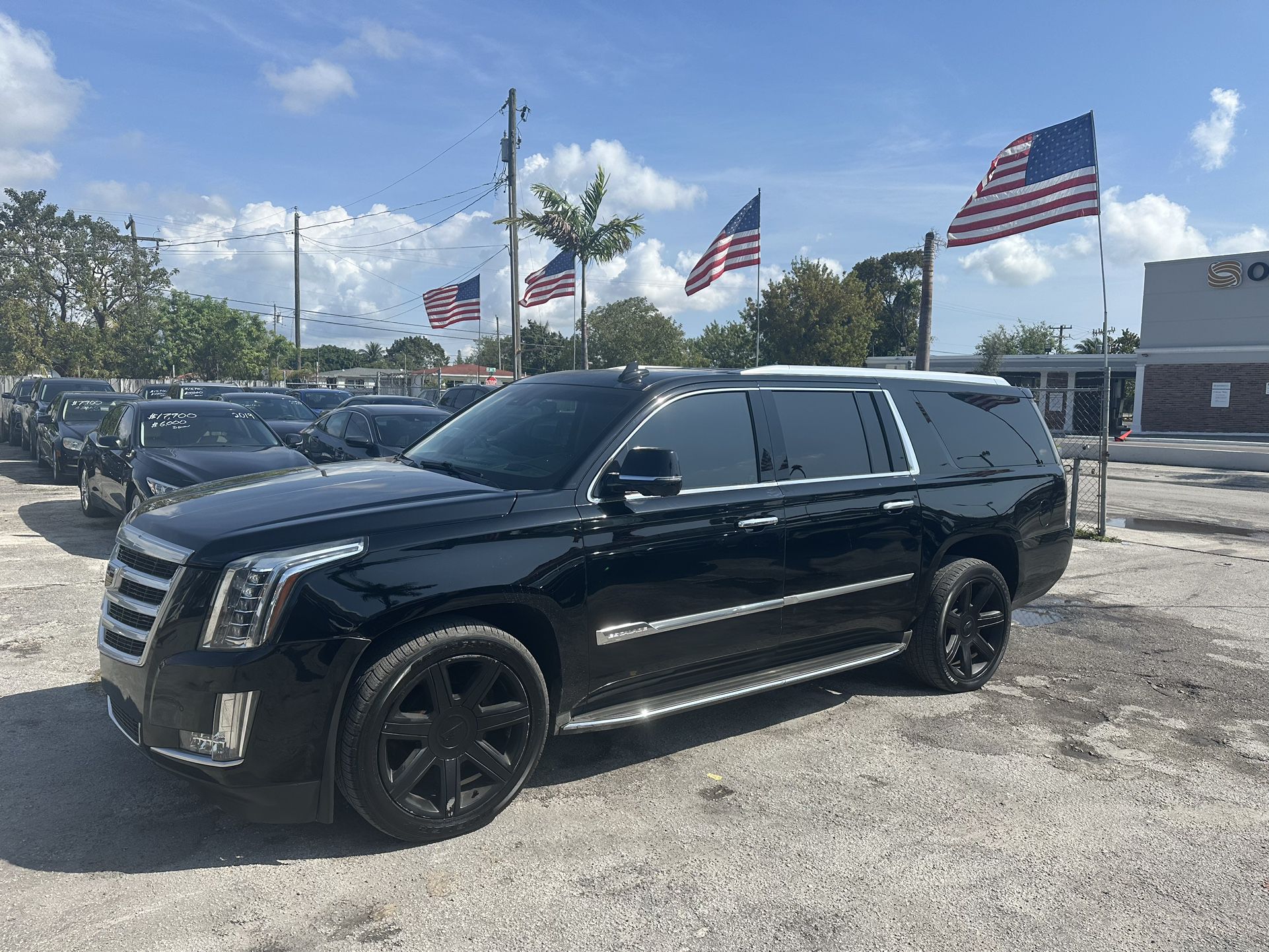 used 2016 Cadillac Escalade XL - front view 3