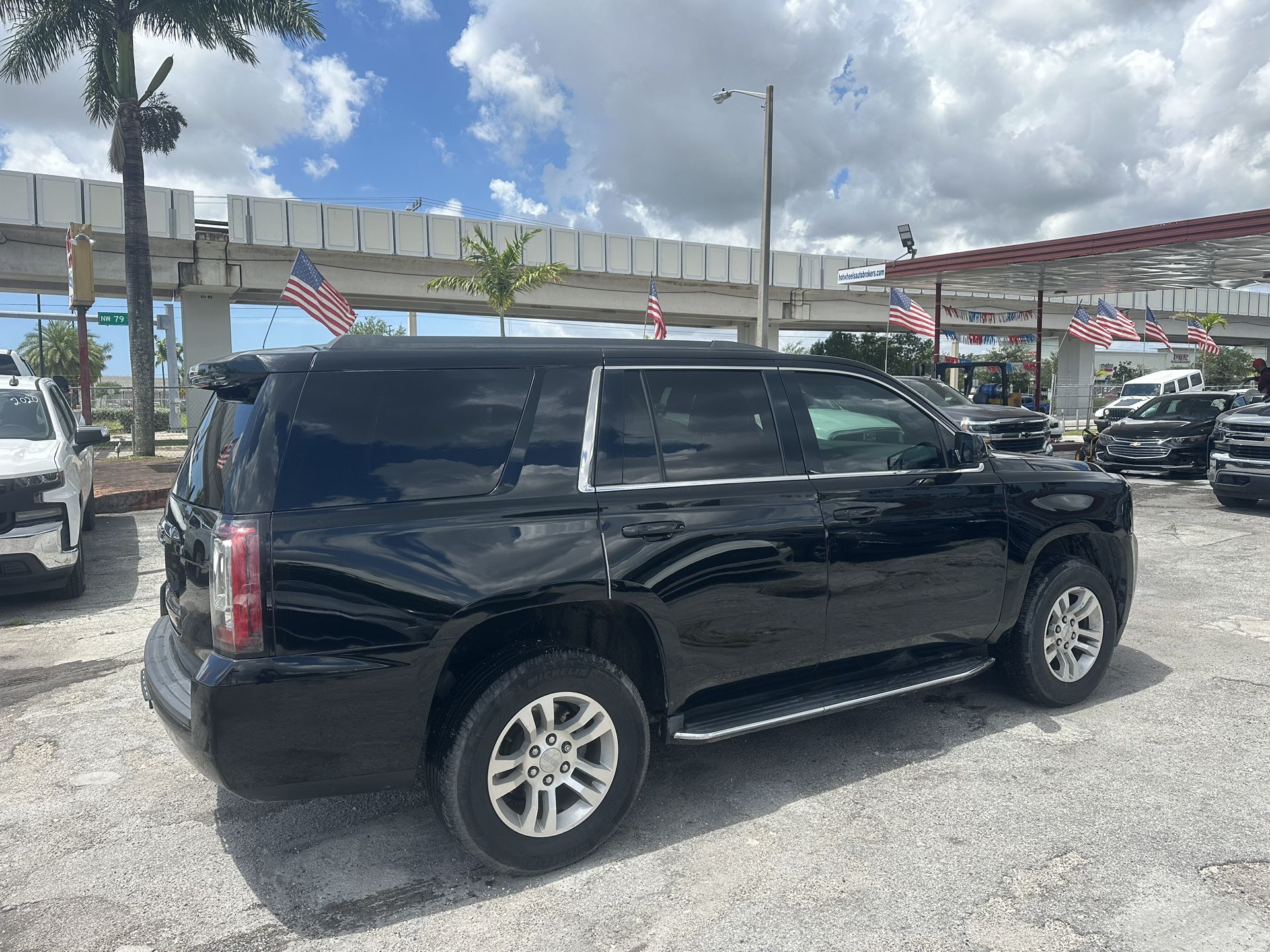 used 2016 gmc yukon - front view 3