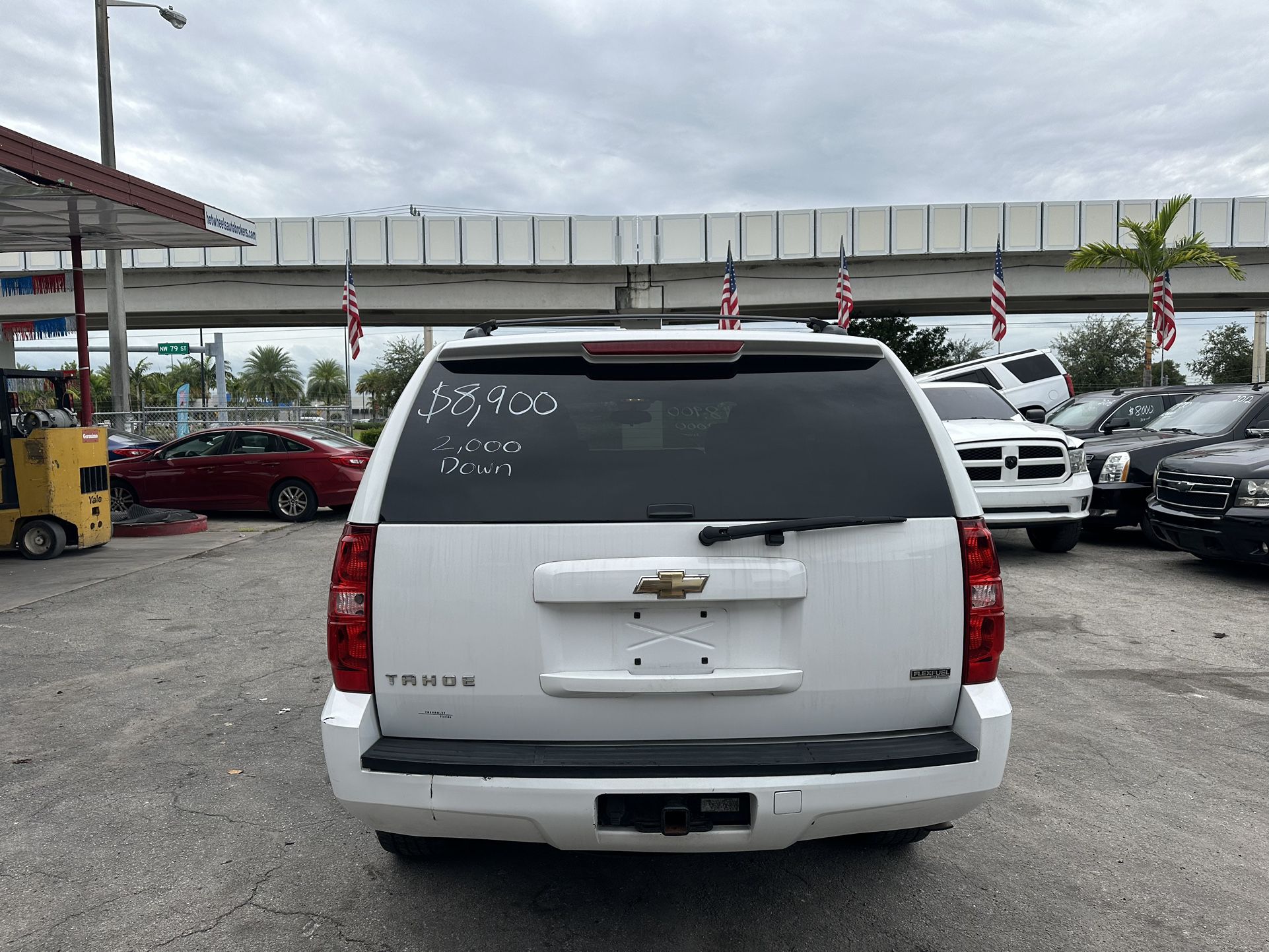 used 2011 chevy suburban white - front view 2