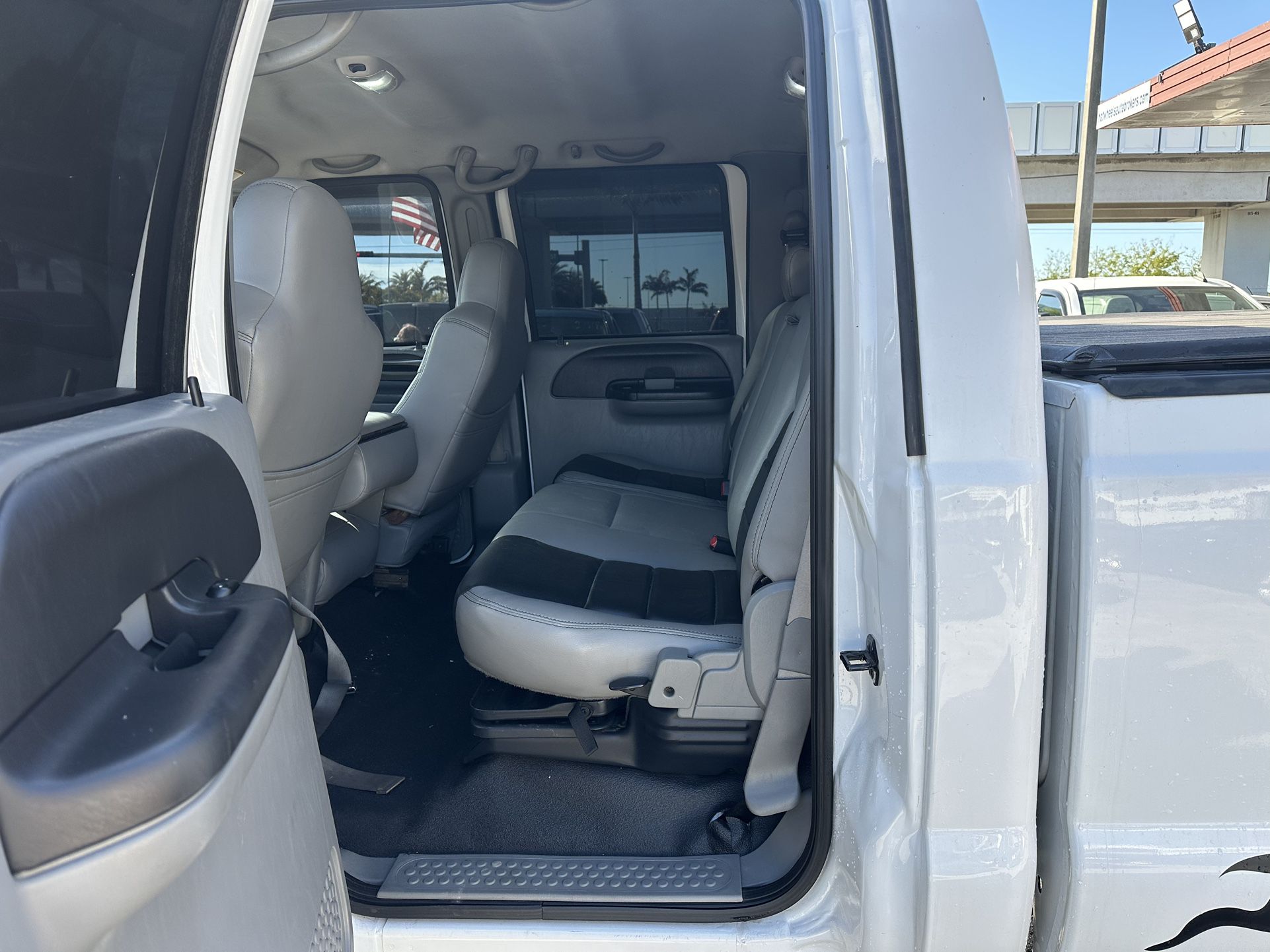 used 2006 ford F -350. Super Duty - interior view 3