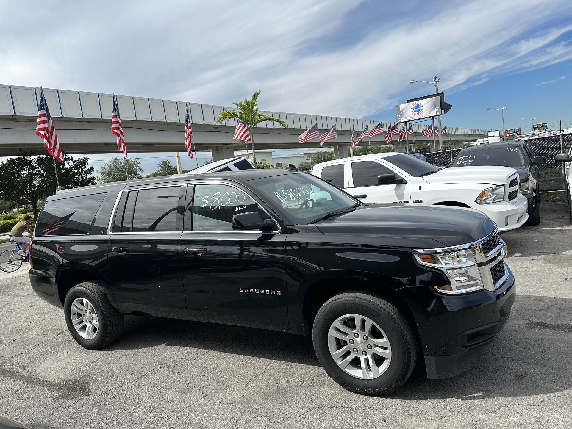 used 2018 Chevy Suburban Black - front view 1