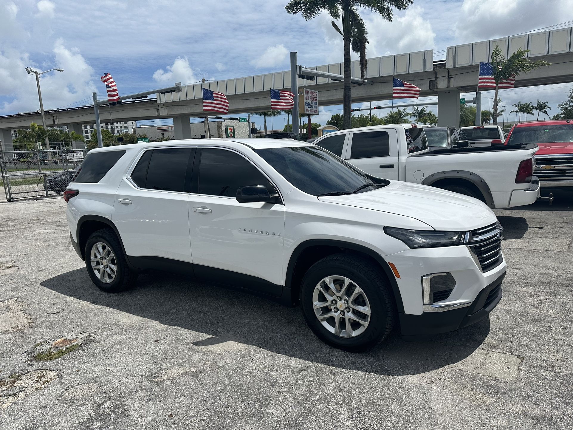 used 2022 chevy traverse - front view 1