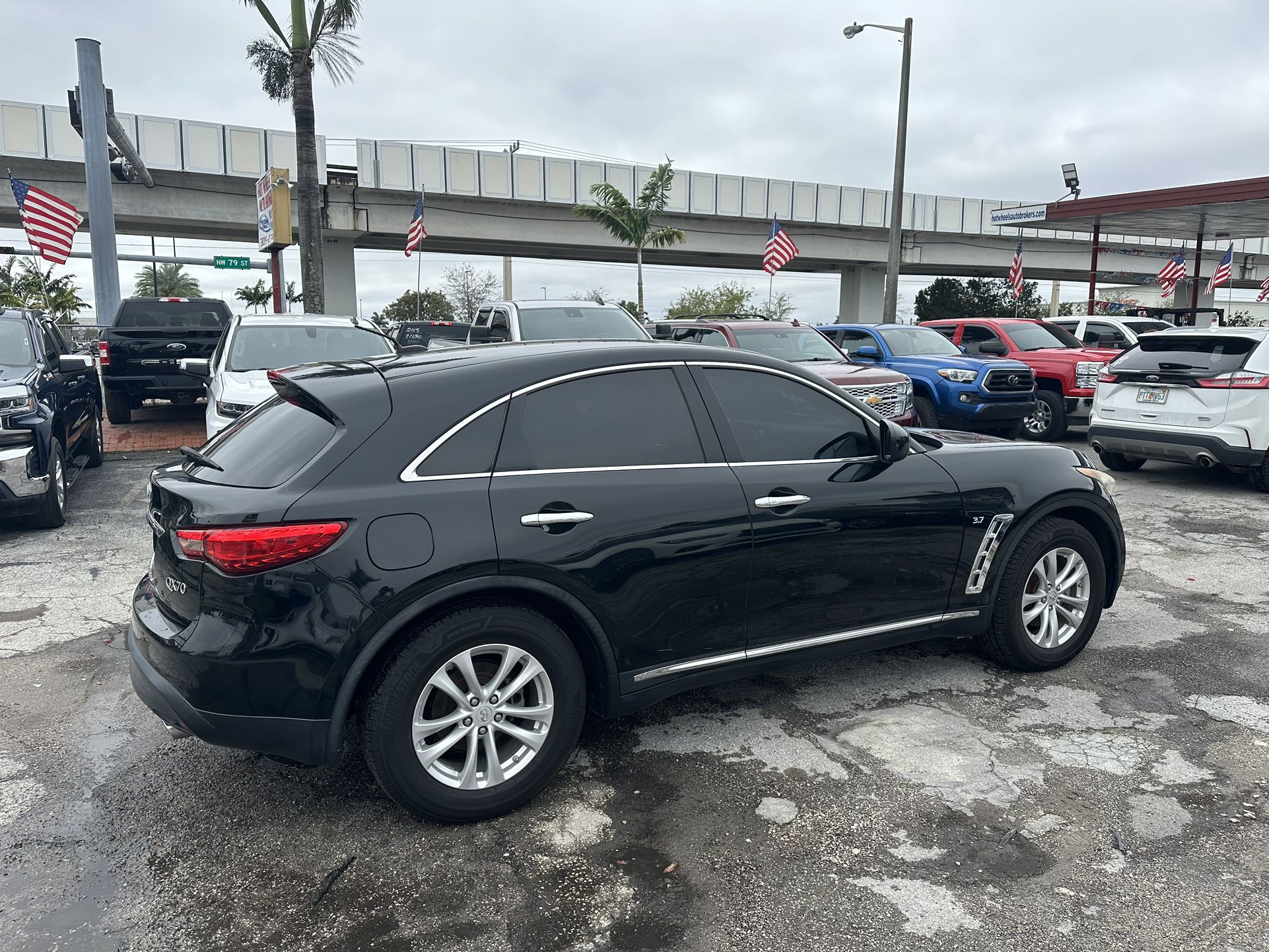 used 2016 INFINITI QX70 - front view 2