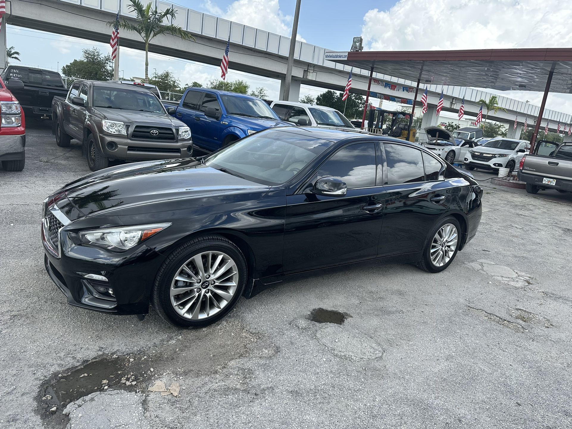used 2019 infiniti q50 - front view 3