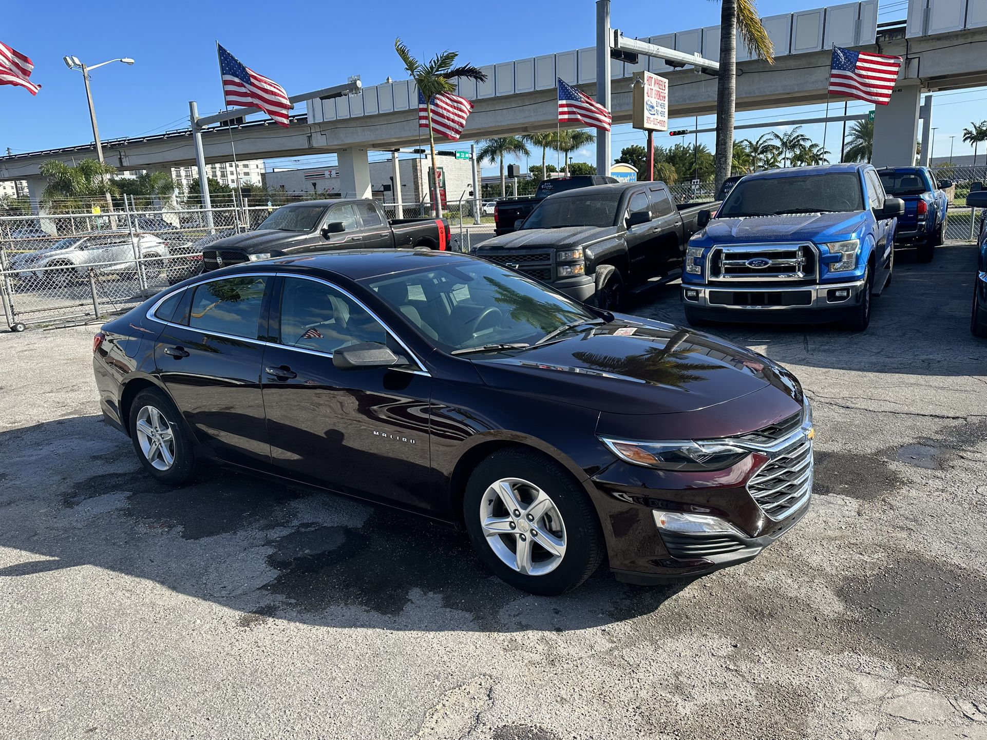 used 2018 chevy malibu - front view 1