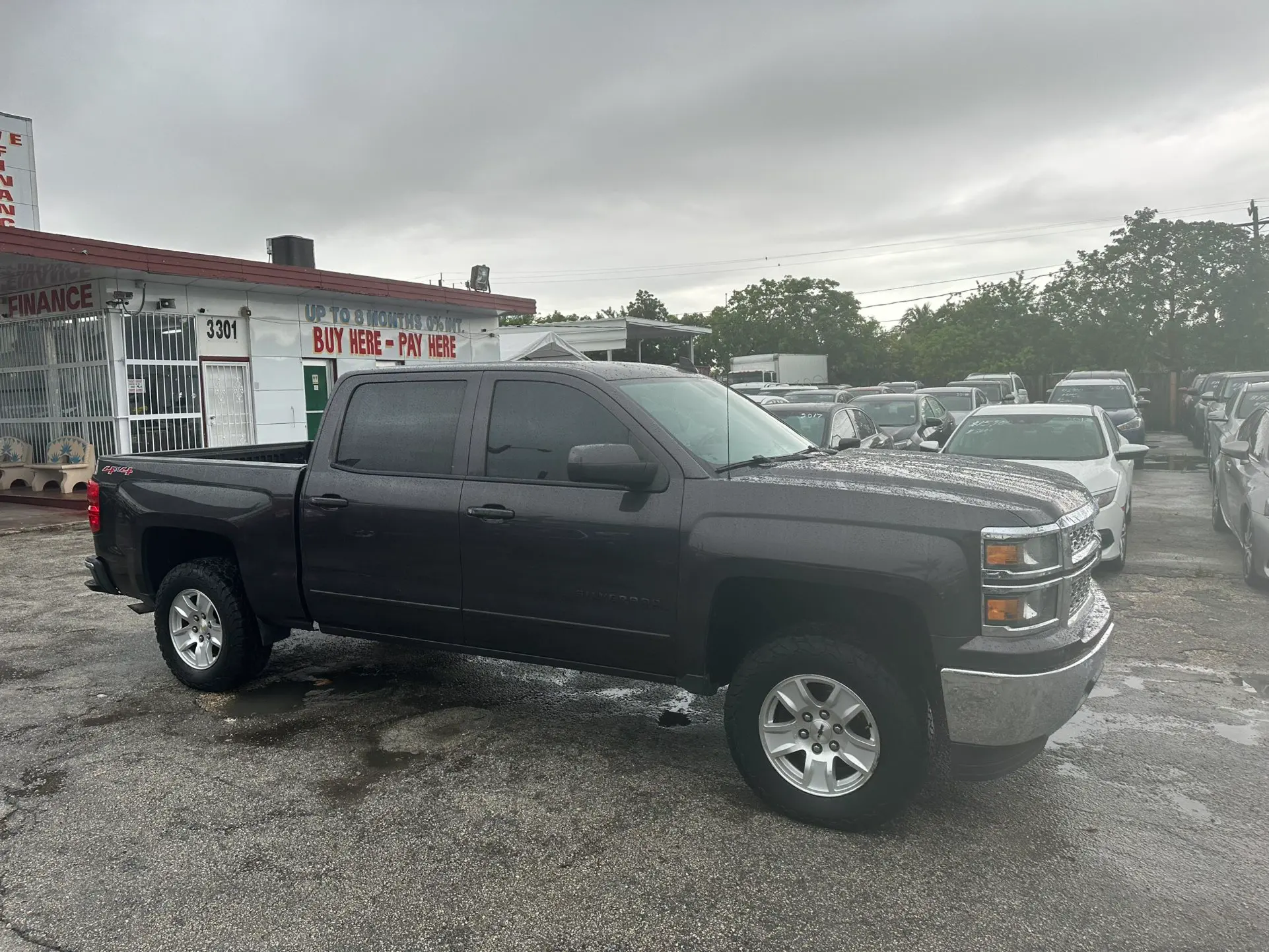 used 2015 Chevrolet Silverado - front view 1