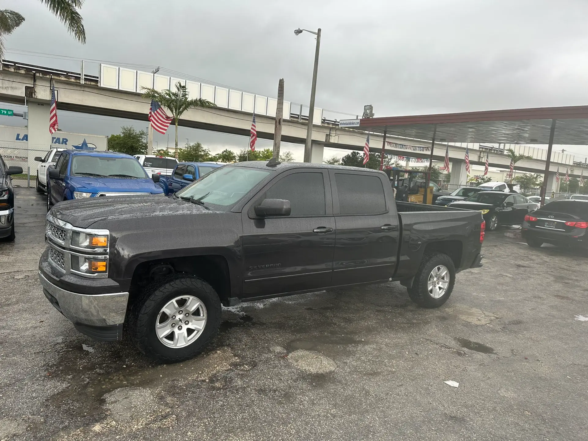 used 2015 Chevrolet Silverado - front view 3