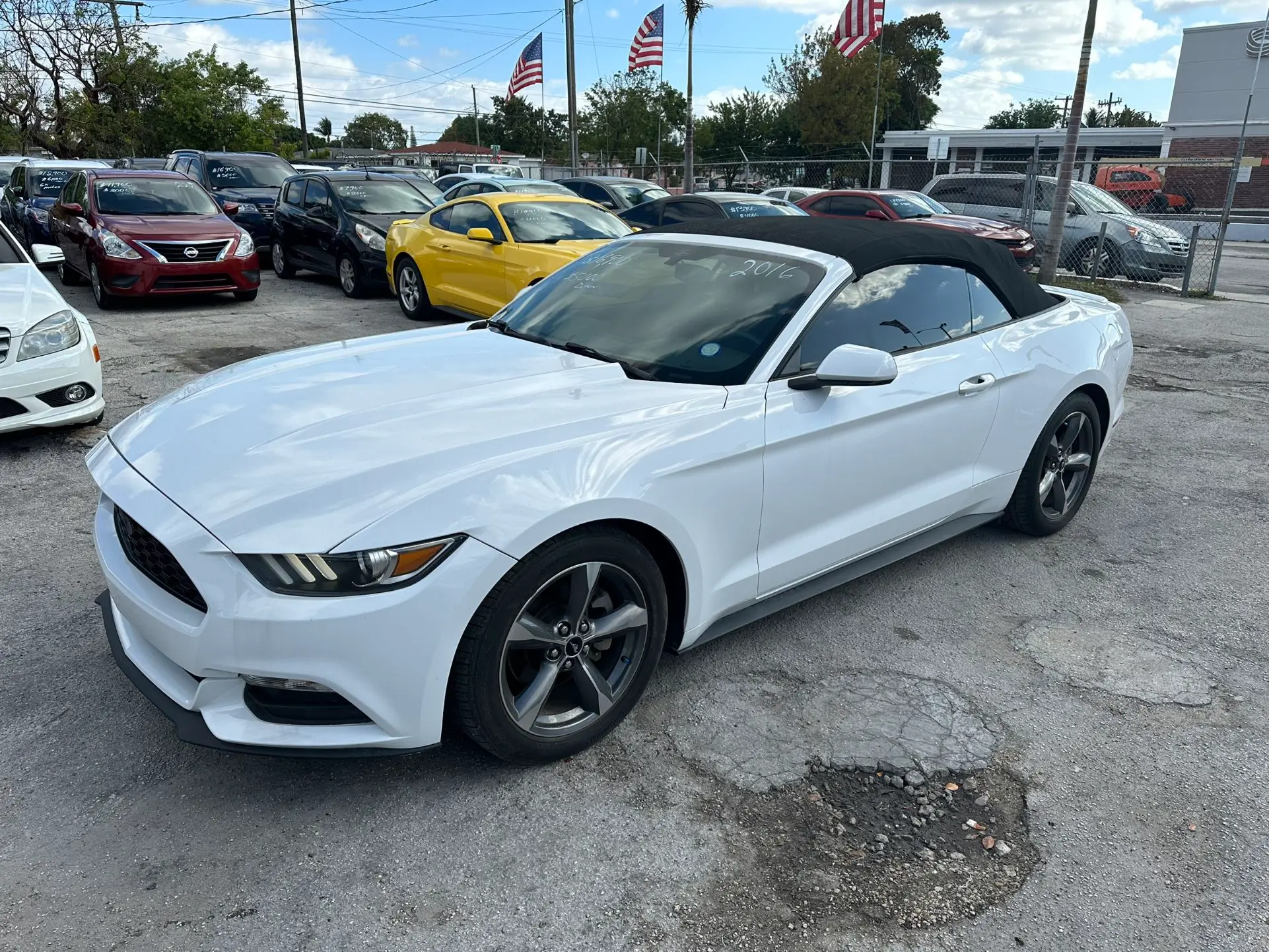 used 2016 Ford Mustang - front view 3