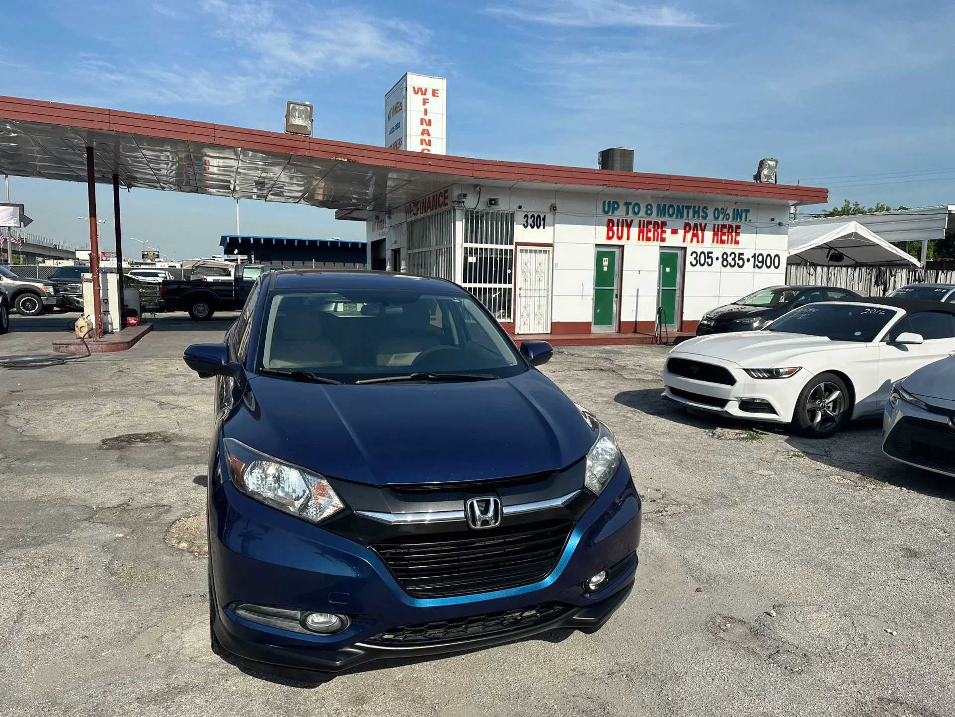 used 2016 Honda Hr-v - front view 2