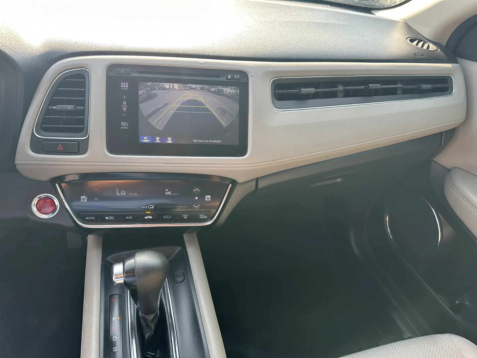 used 2016 Honda Hr-v - interior view 1