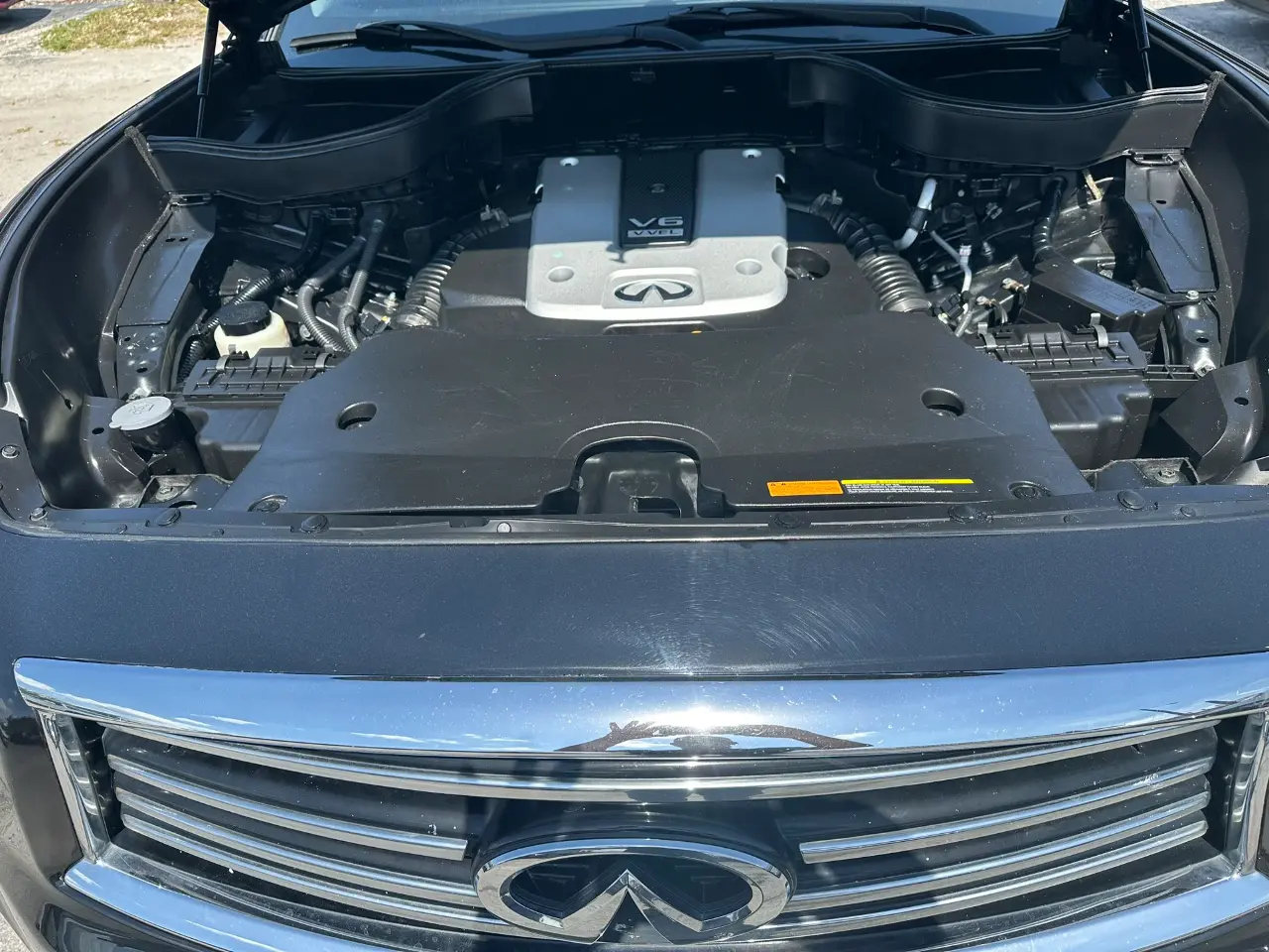 used 2016 Infiniti Qx70 - engine view