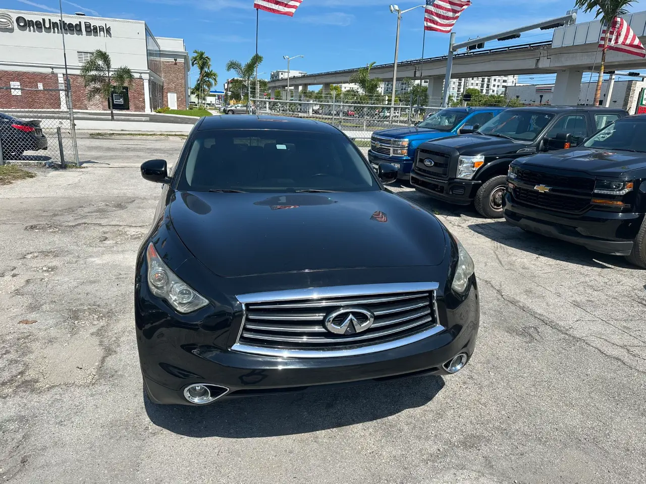 used 2016 Infiniti Qx70 - front view 2