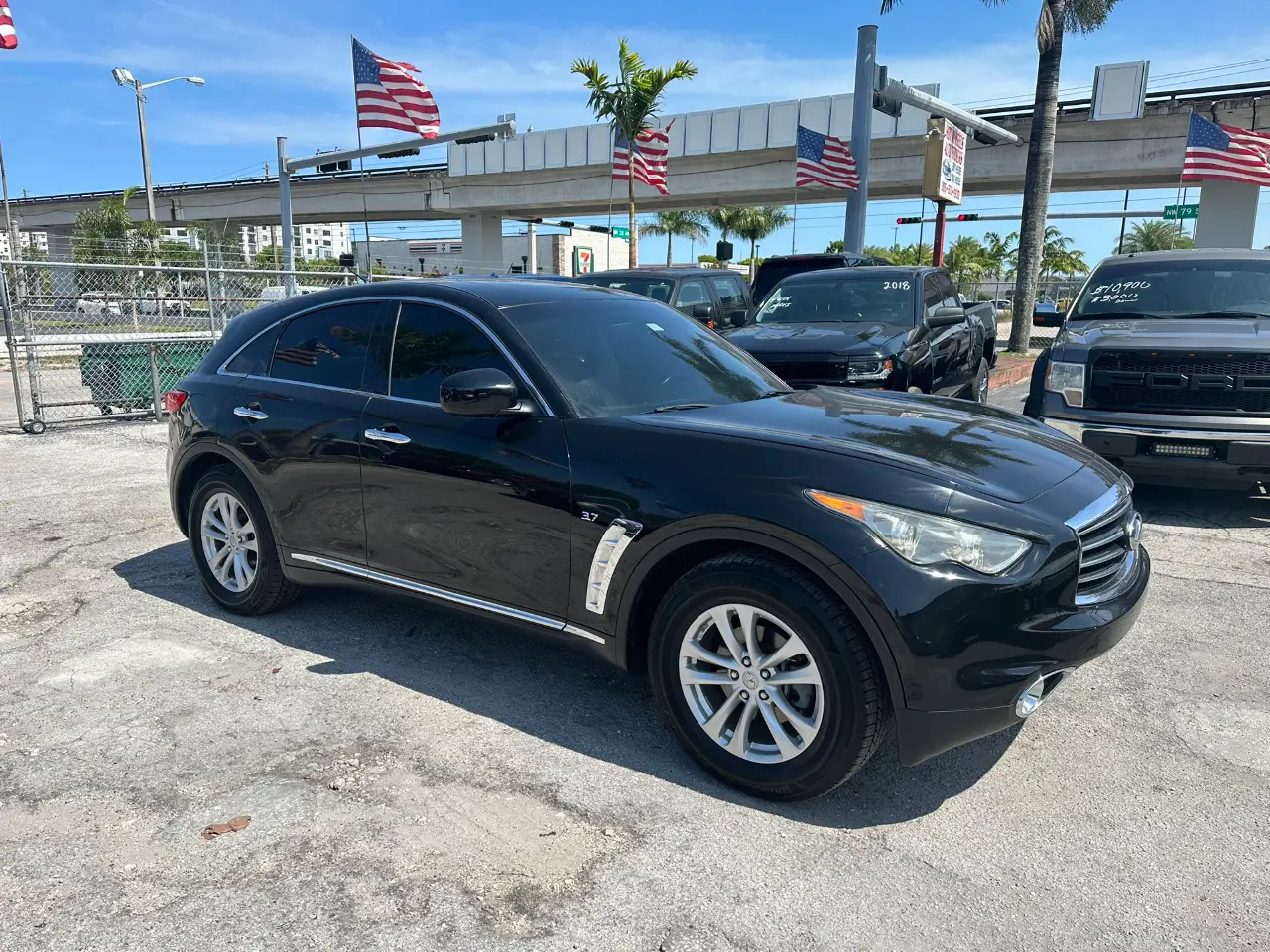 used 2016 Infiniti Qx70 - front view 1