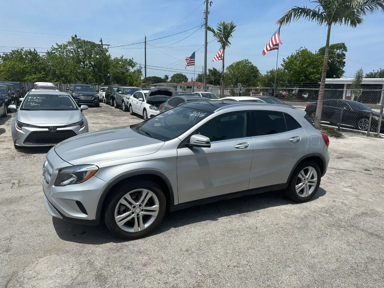 used 2016 Mercedes-Benz GLA-Class - front view 3