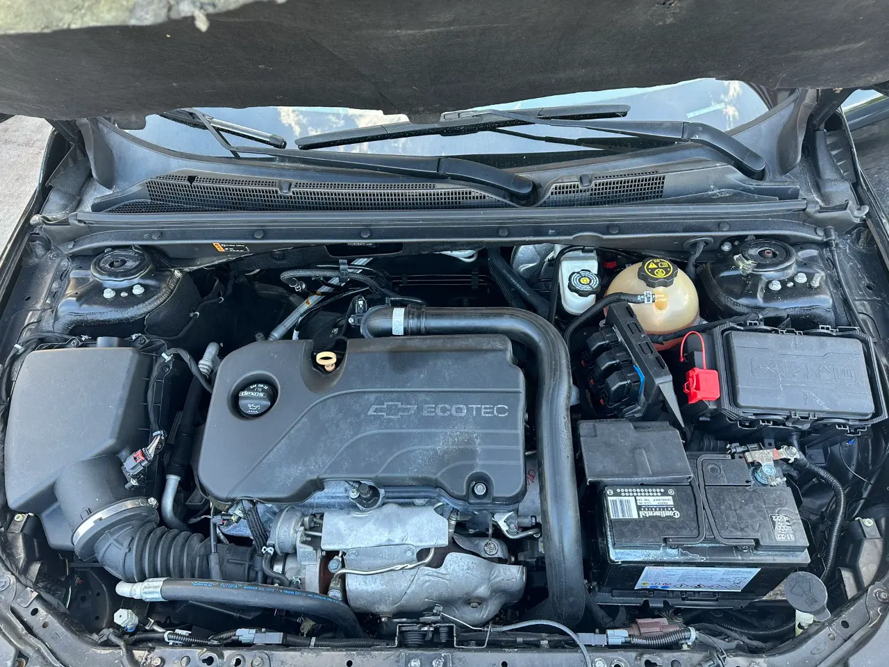 used 2017 Chevrolet Malibu - engine view