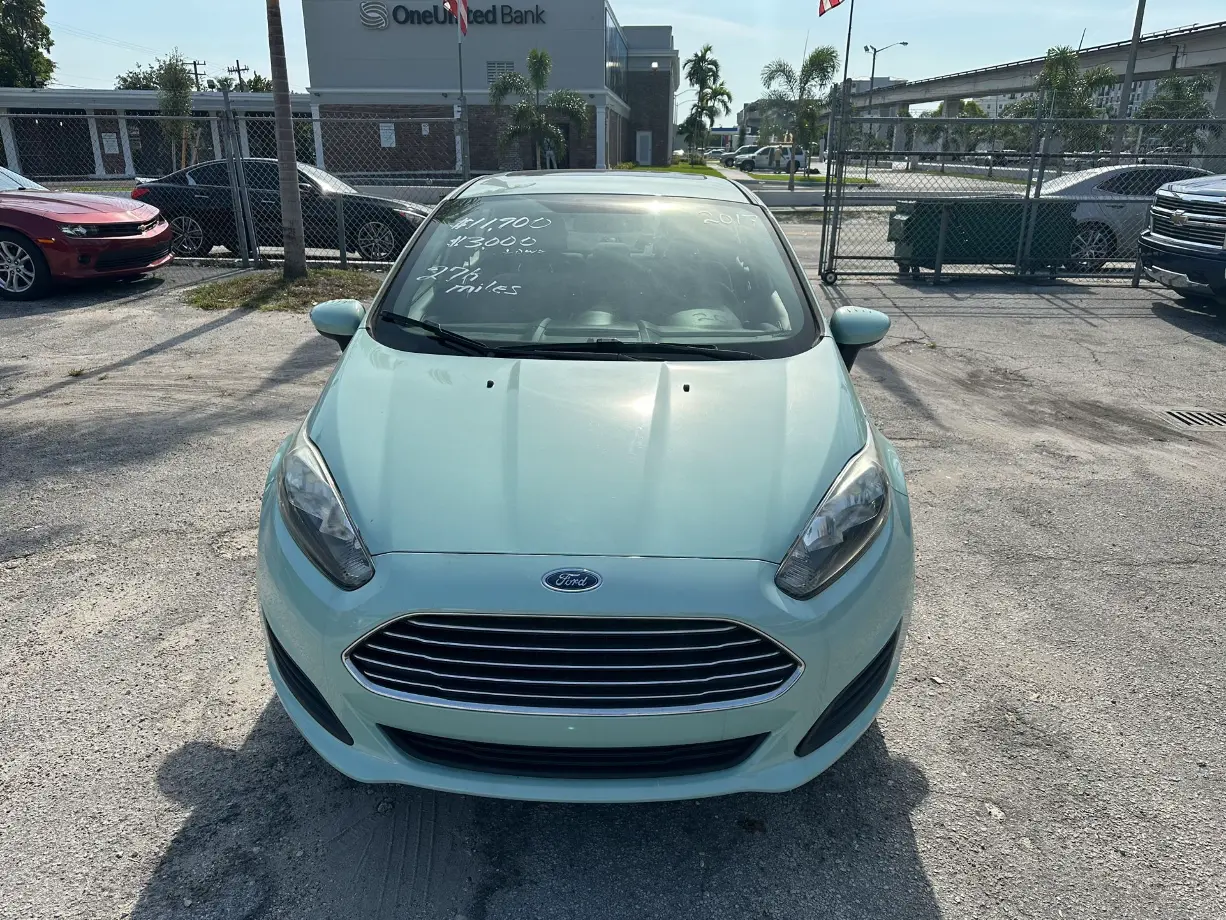 used 2017 Ford Fiesta - front view 2