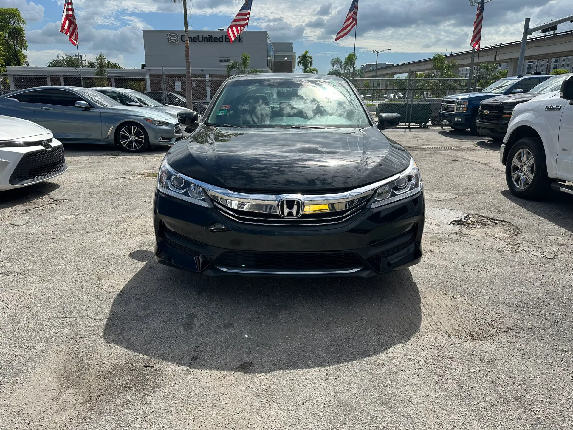 used 2017 Honda Accord - front view 2