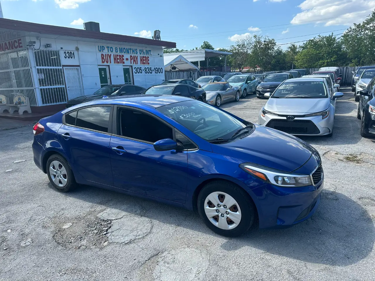 used 2017 Kia Forte - front view 1