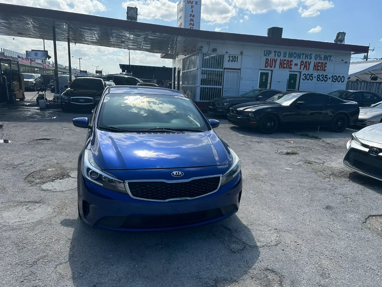 used 2017 Kia Forte - front view 2