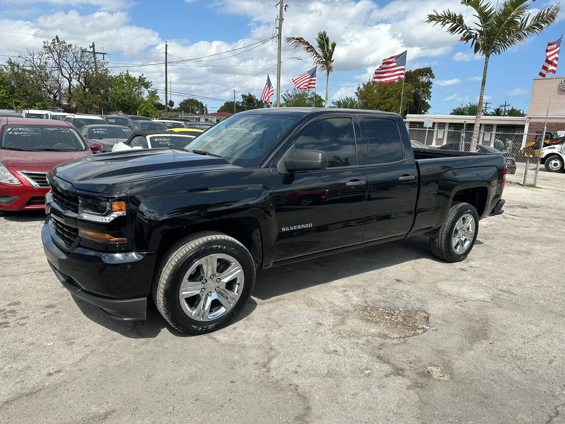 used 2018 Chevrolet Silverado - front view 3