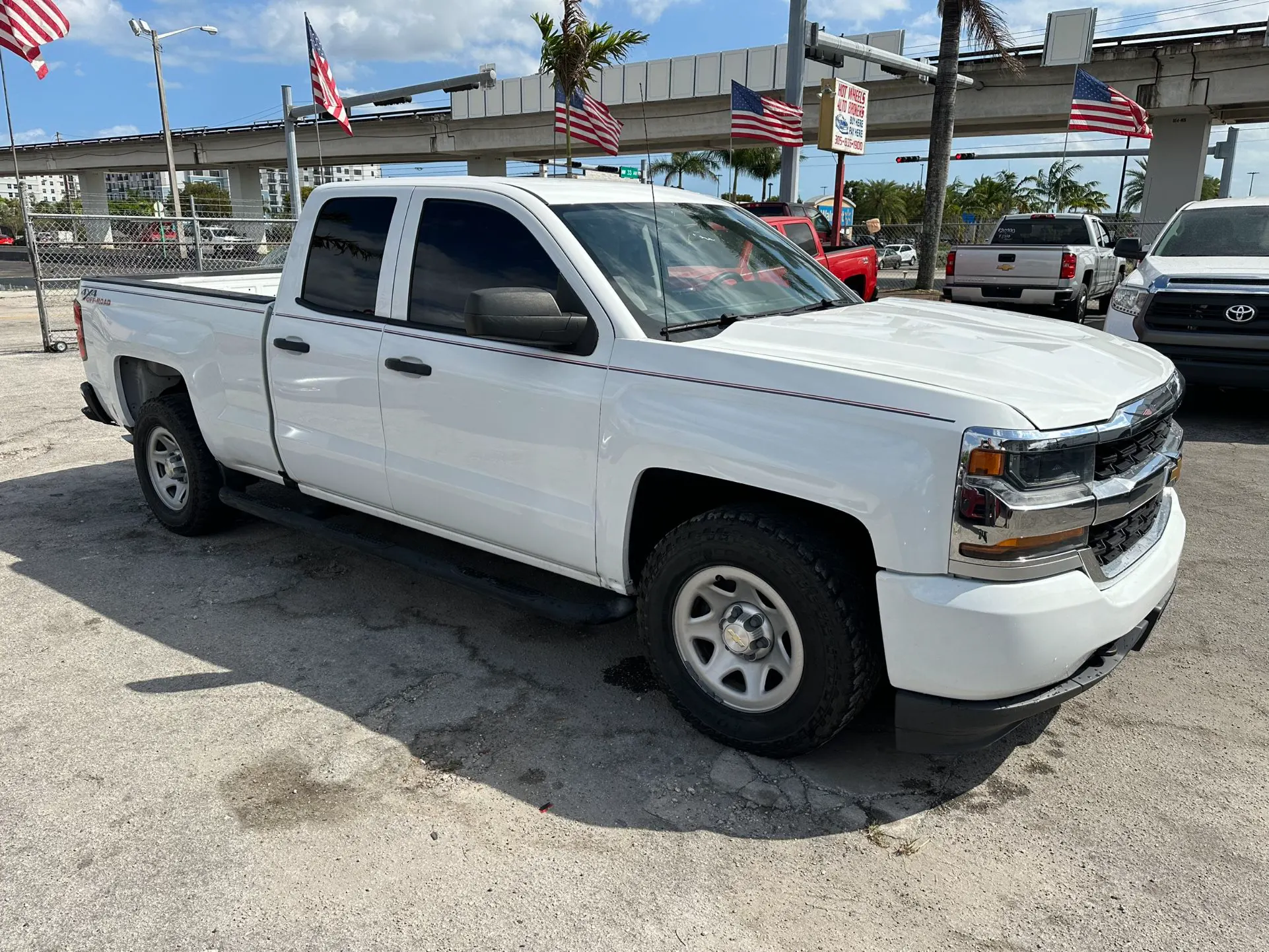 used 2018 Chevrolet Silverado - front view 1