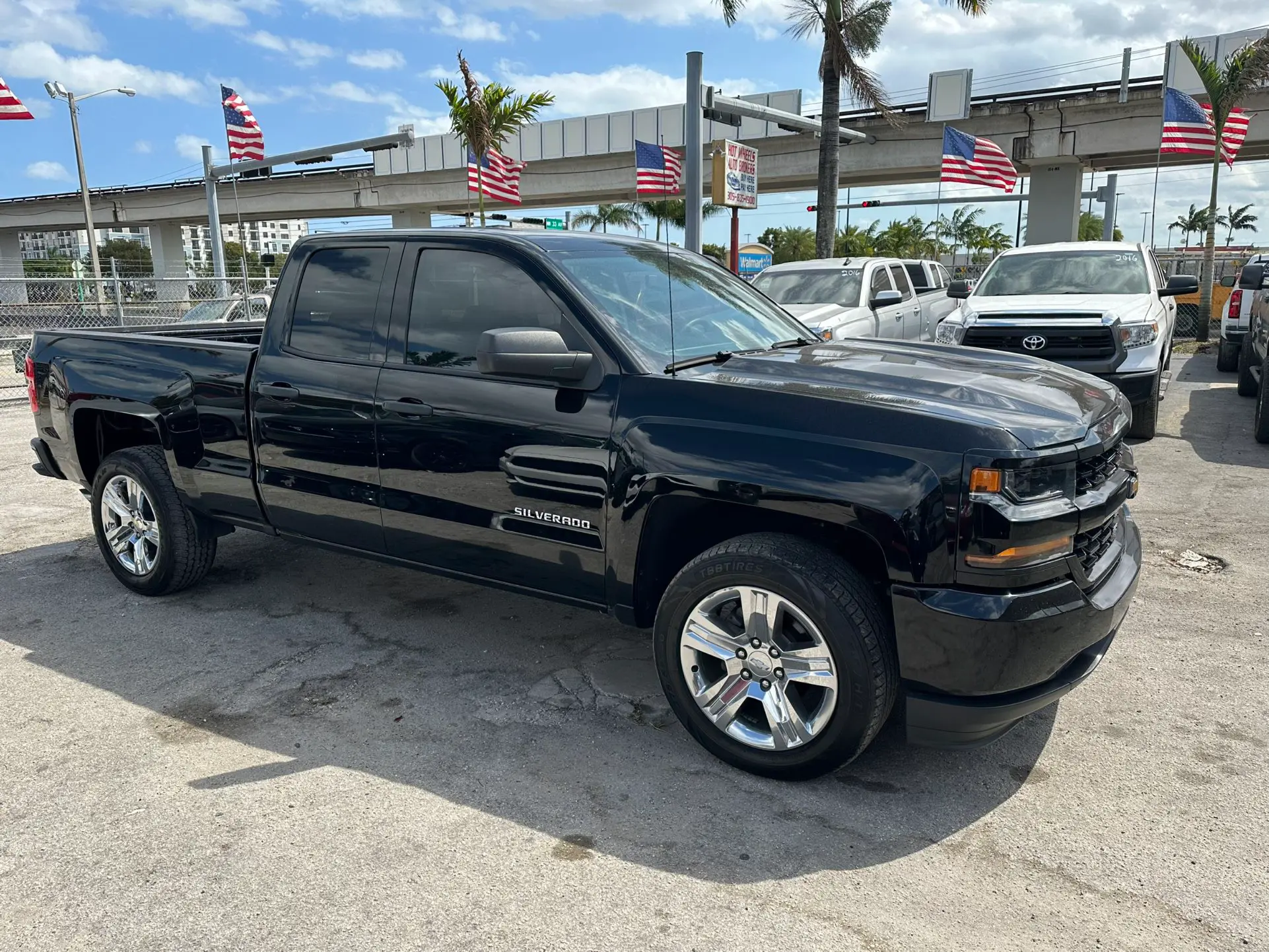 used 2018 Chevrolet Silverado - front view 1