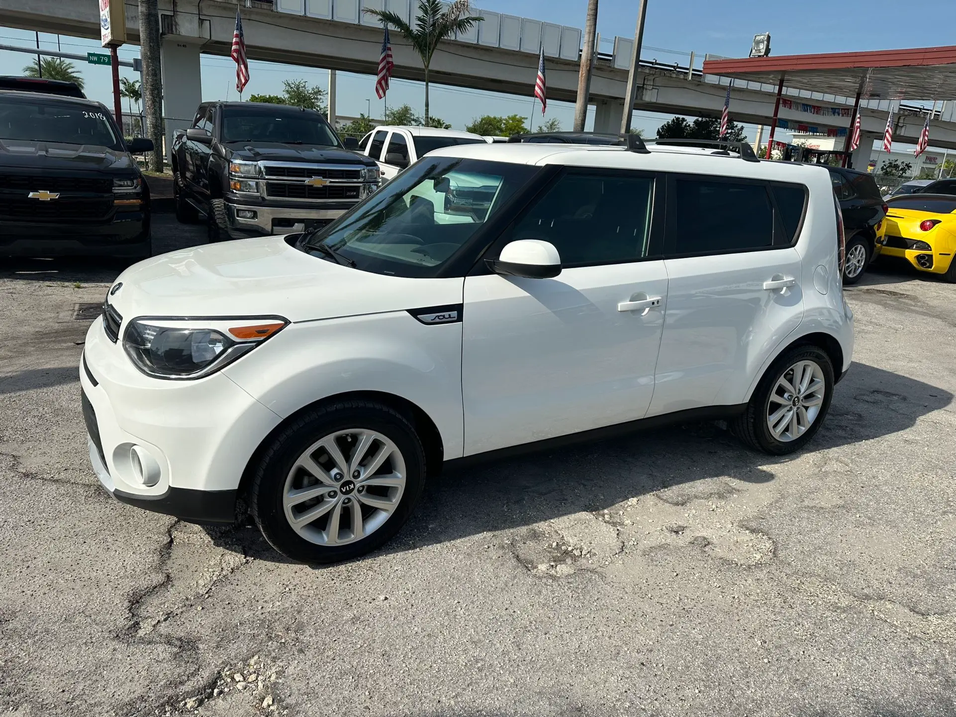 used 2018 KIA Soul - front view 3