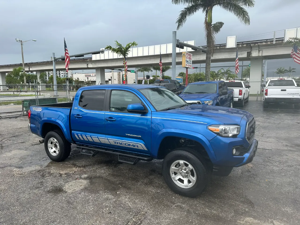 used 2018 Toyota Tacoma - front view 1