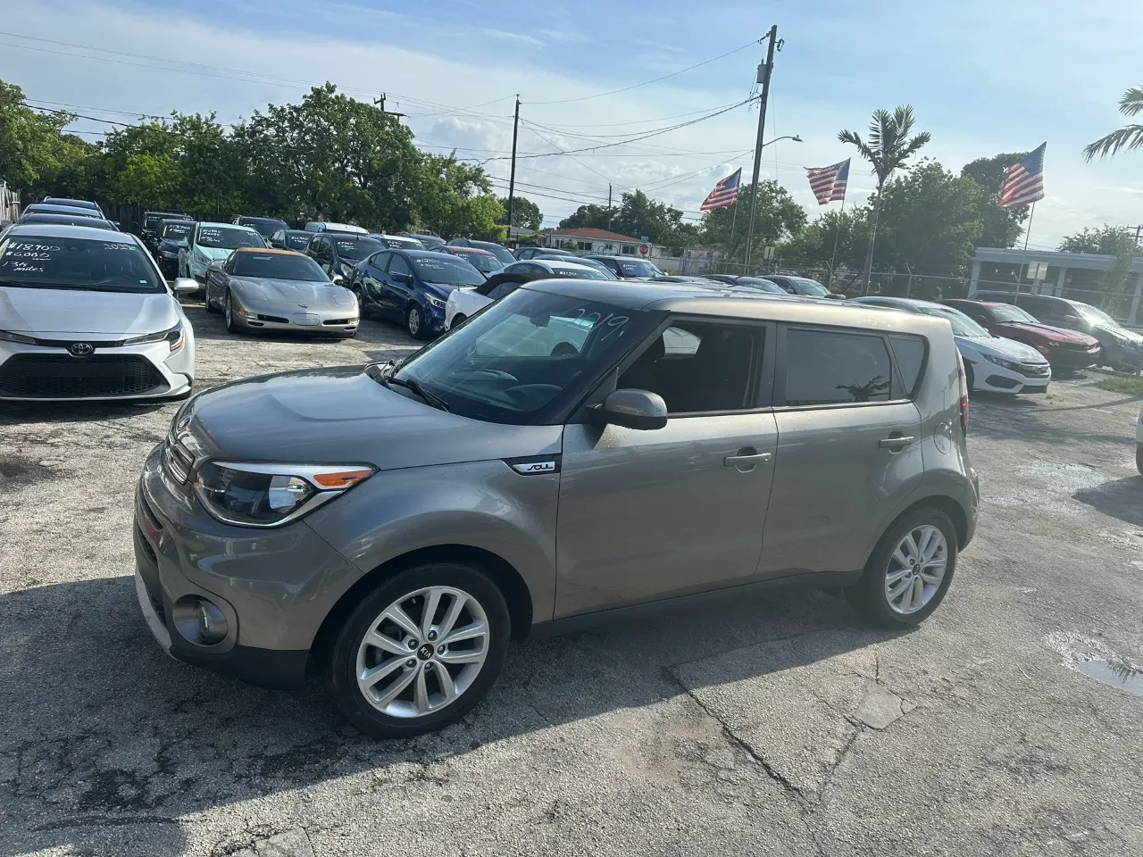 used 2019 KIA Soul - front view 3