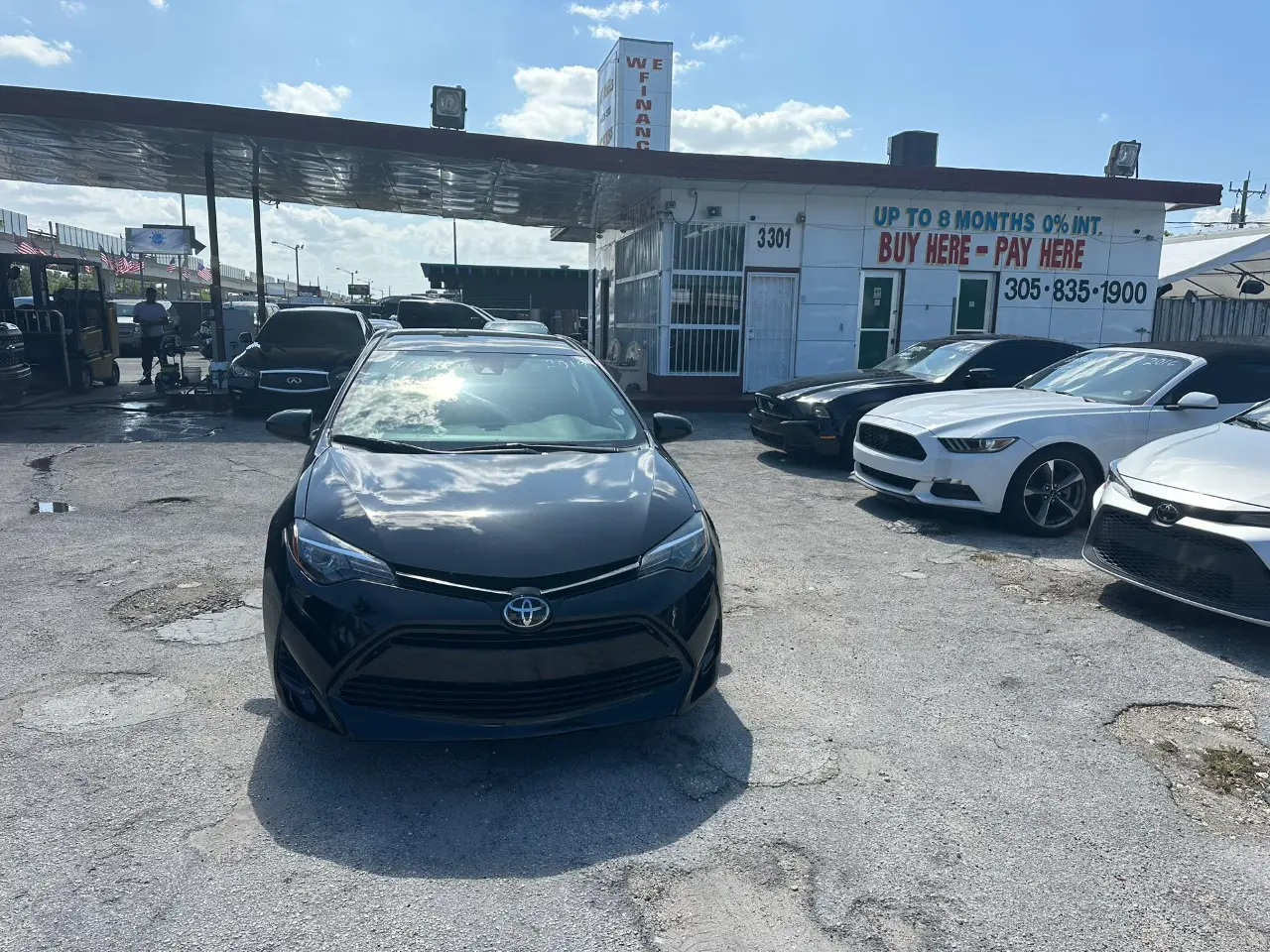 used 2019 Toyota Corolla - front view 2