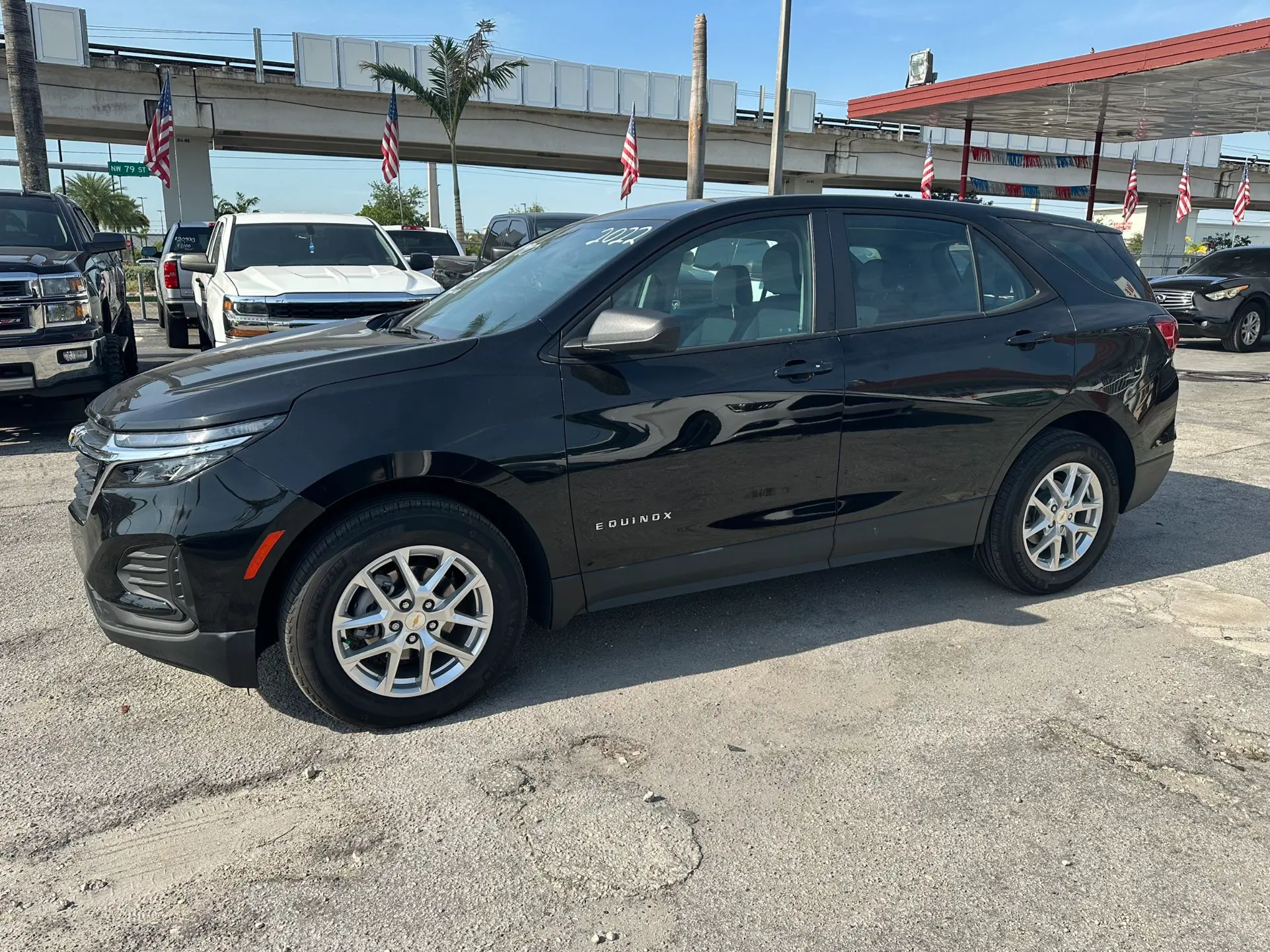 used 2022 Chevrolet Equinox - front view 3