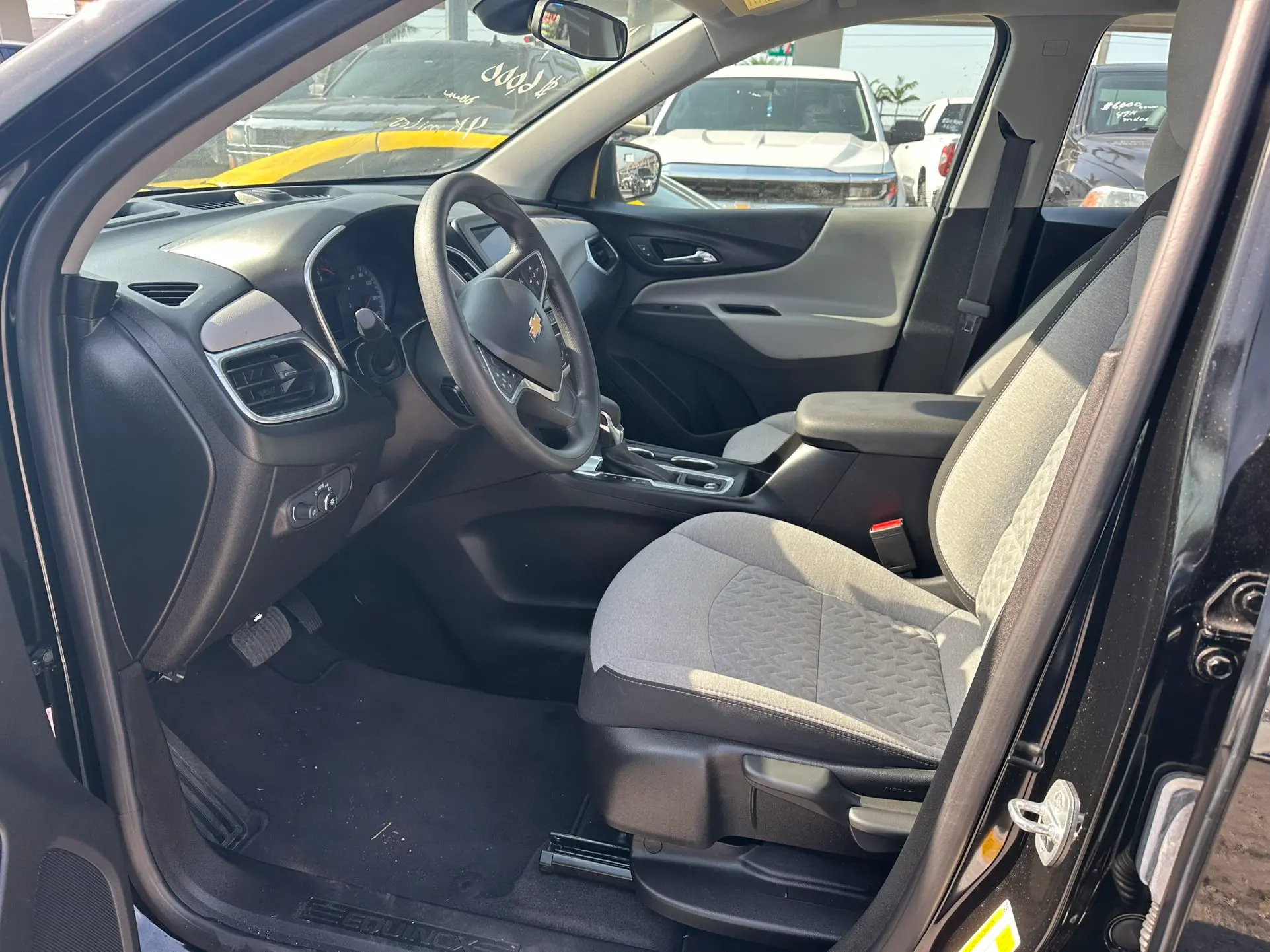 used 2022 Chevrolet Equinox - interior view 1