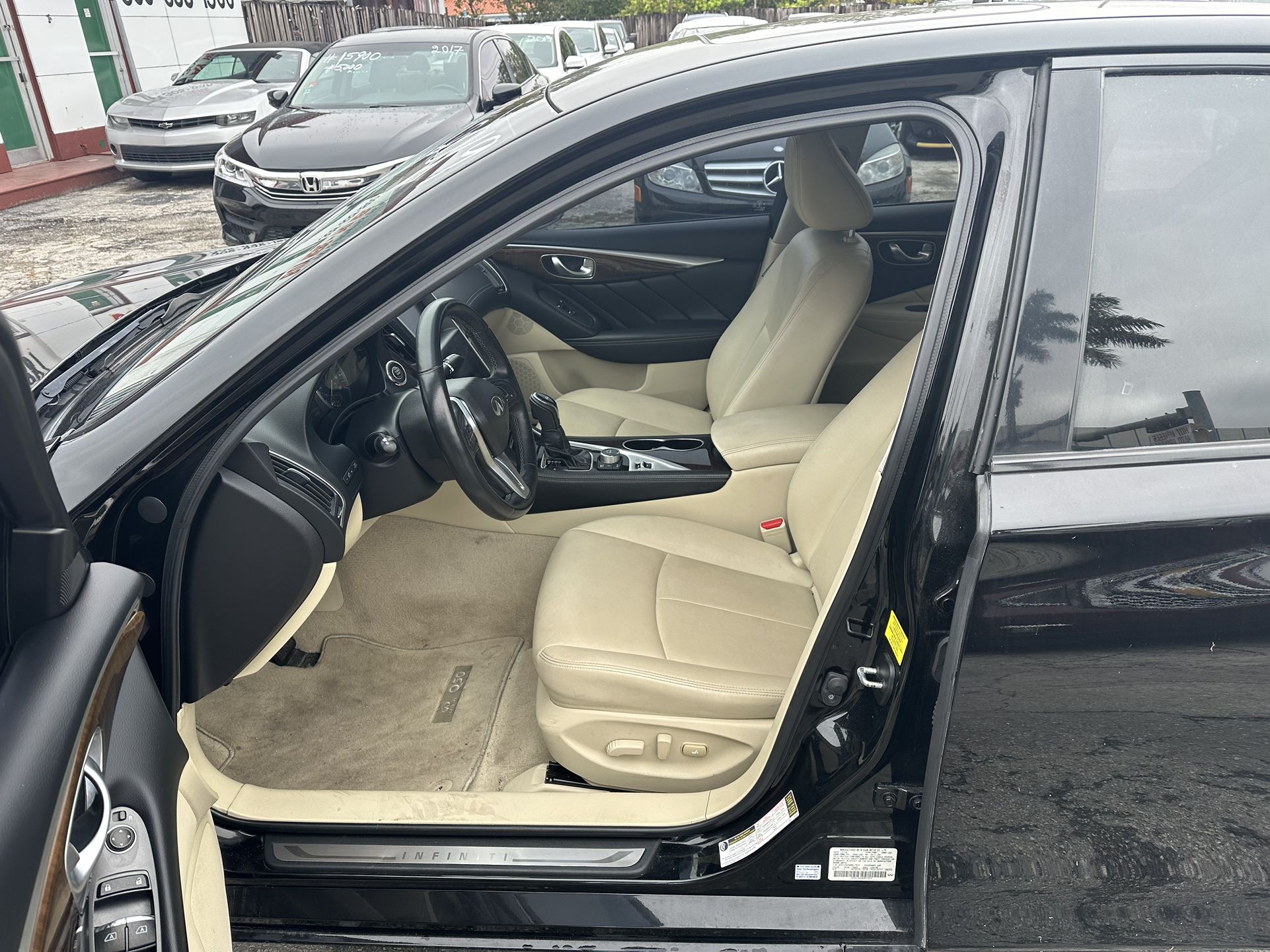 used 2014 toyota camry - interior view 2