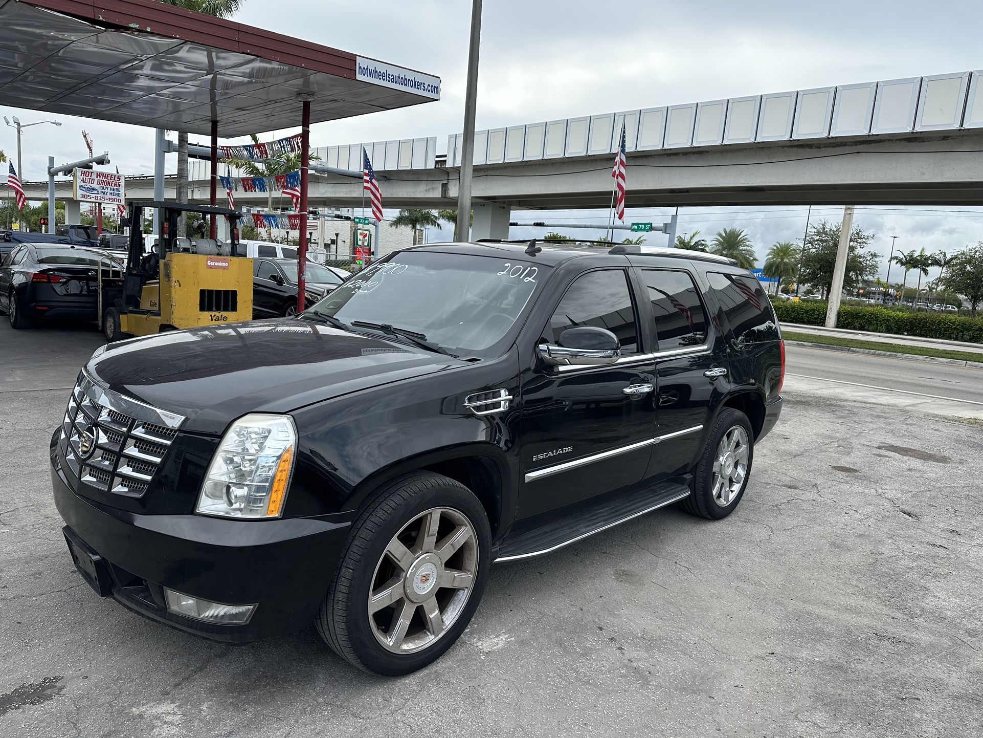 used 2012 cadillac escelade - front view 2