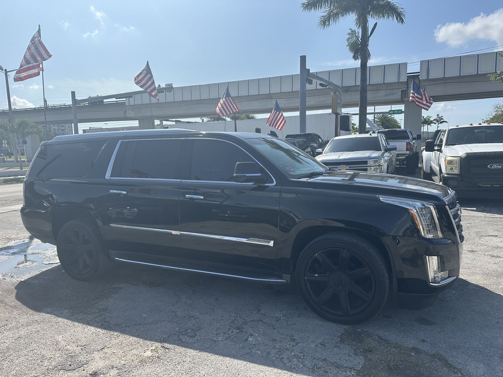 used 2016 Cadillac Escalade XL - front view 2