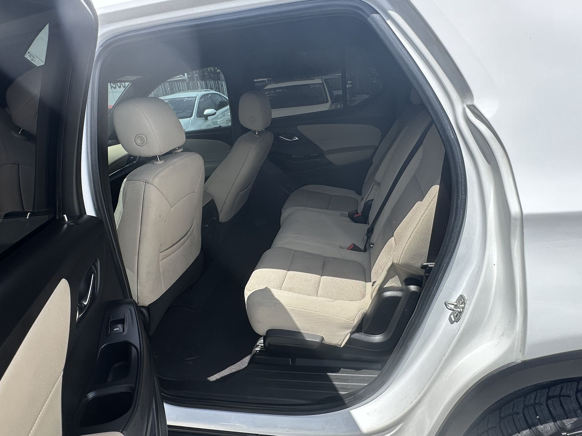 used 2022 chevy traverse - interior view 2