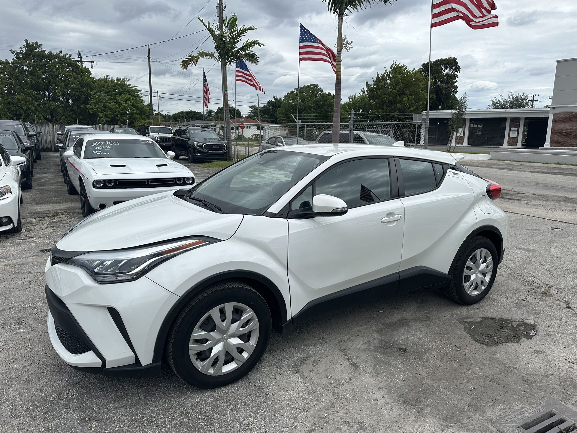 used 2021 toyota chr - engine view