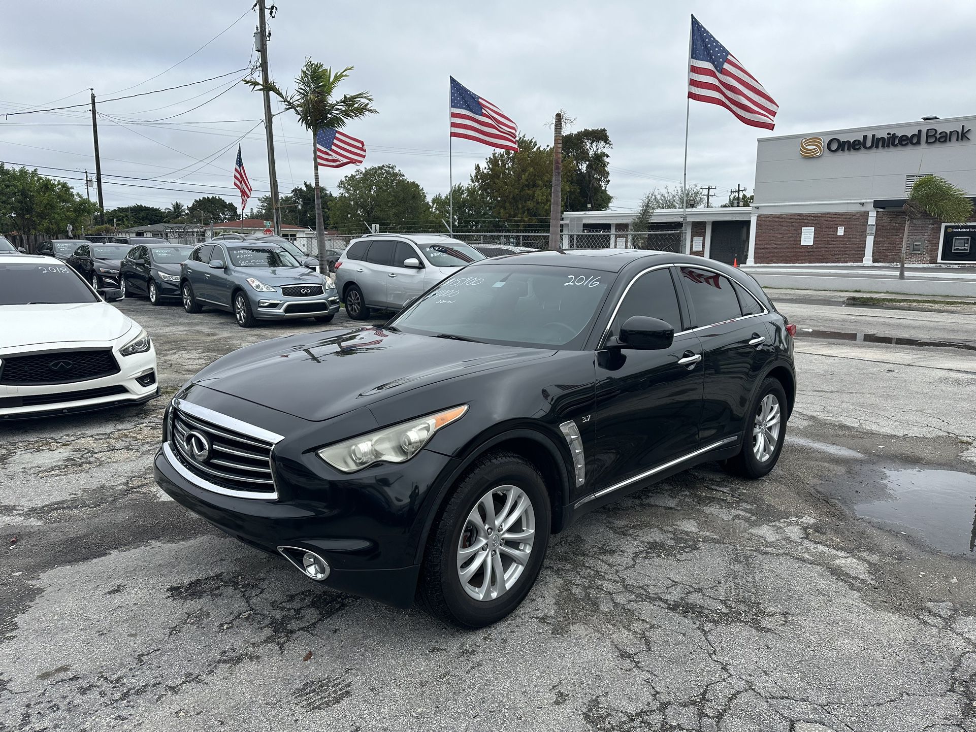 used 2016 INFINITI QX70 - front view 3