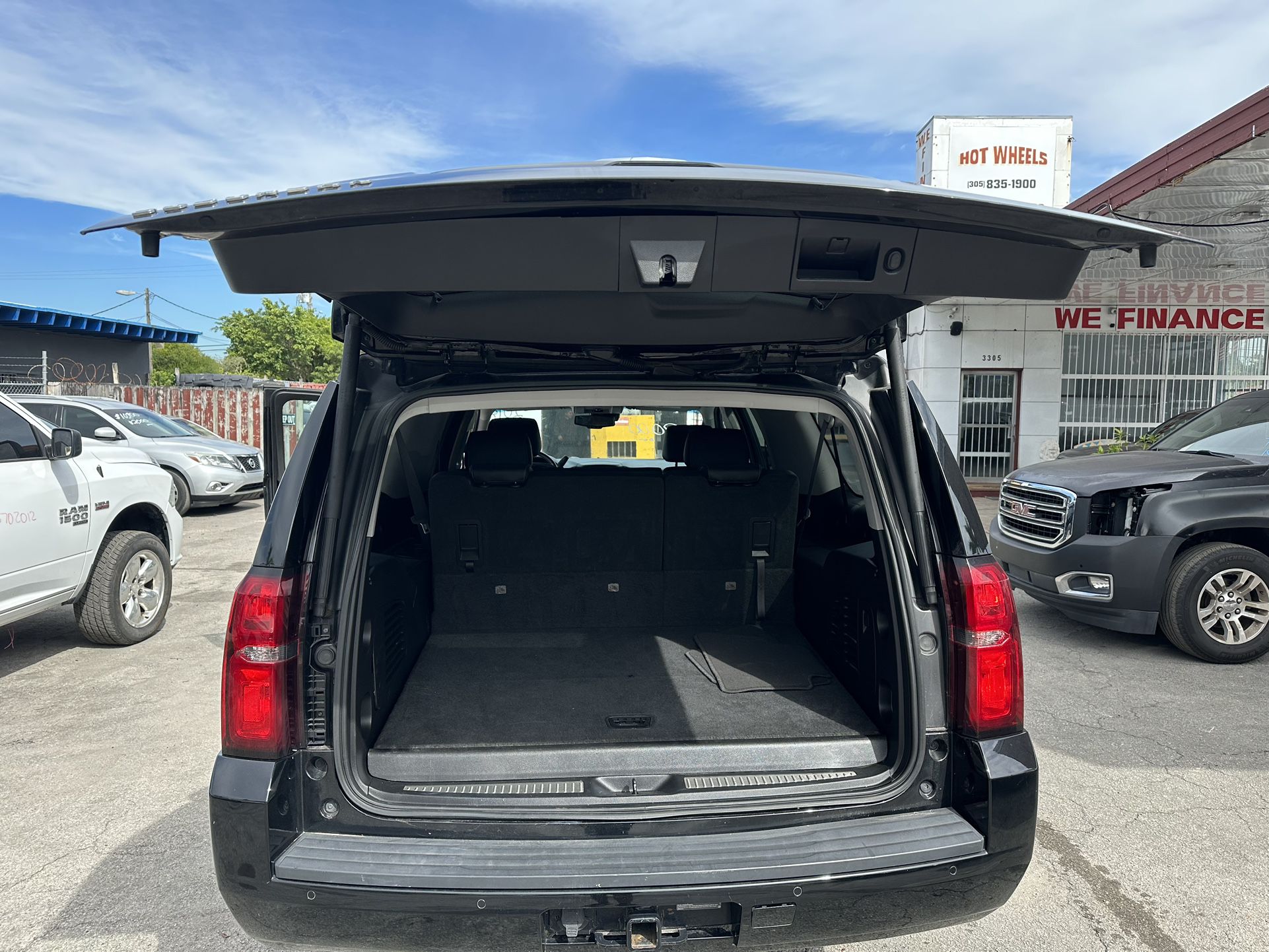 used 2018 Chevy Suburban Black - interior view 3