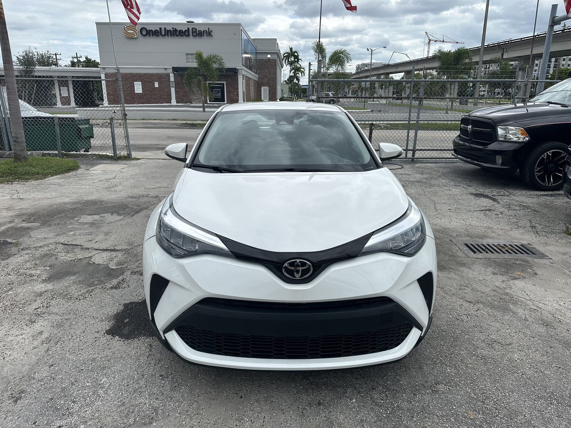 used 2021 toyota chr - front view 3