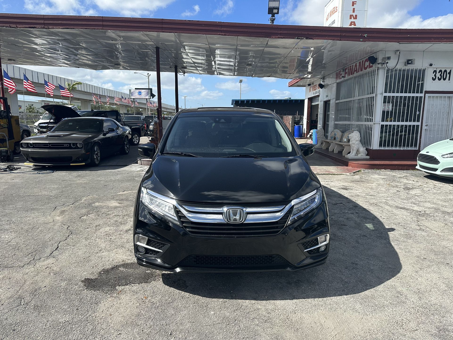 used 2018 HONDA ODOSSEY - front view 1