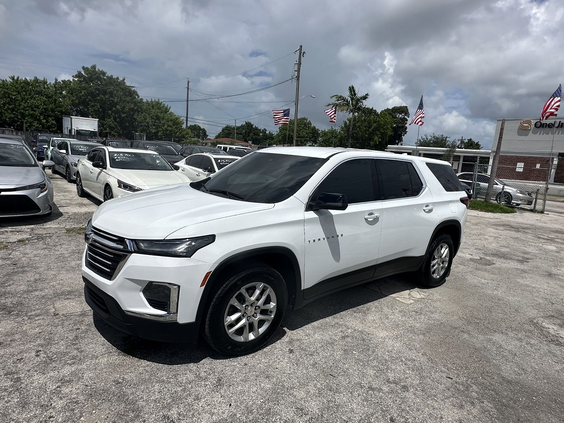 used 2022 chevy traverse - front view 2