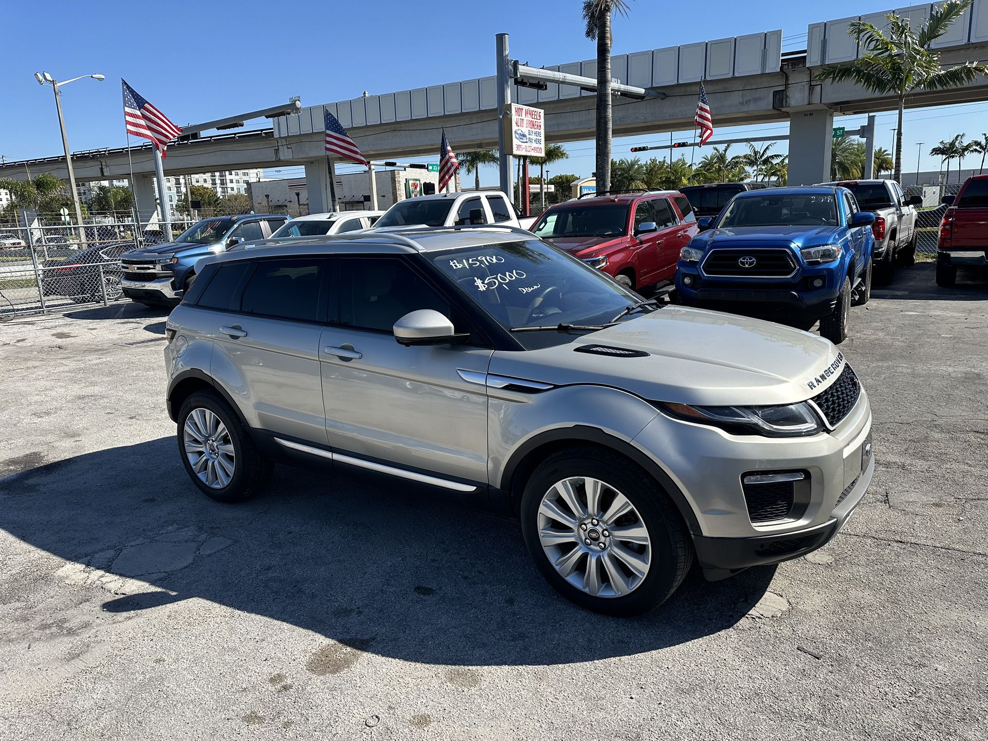 used 2017 Land Rover evoque - front view 3