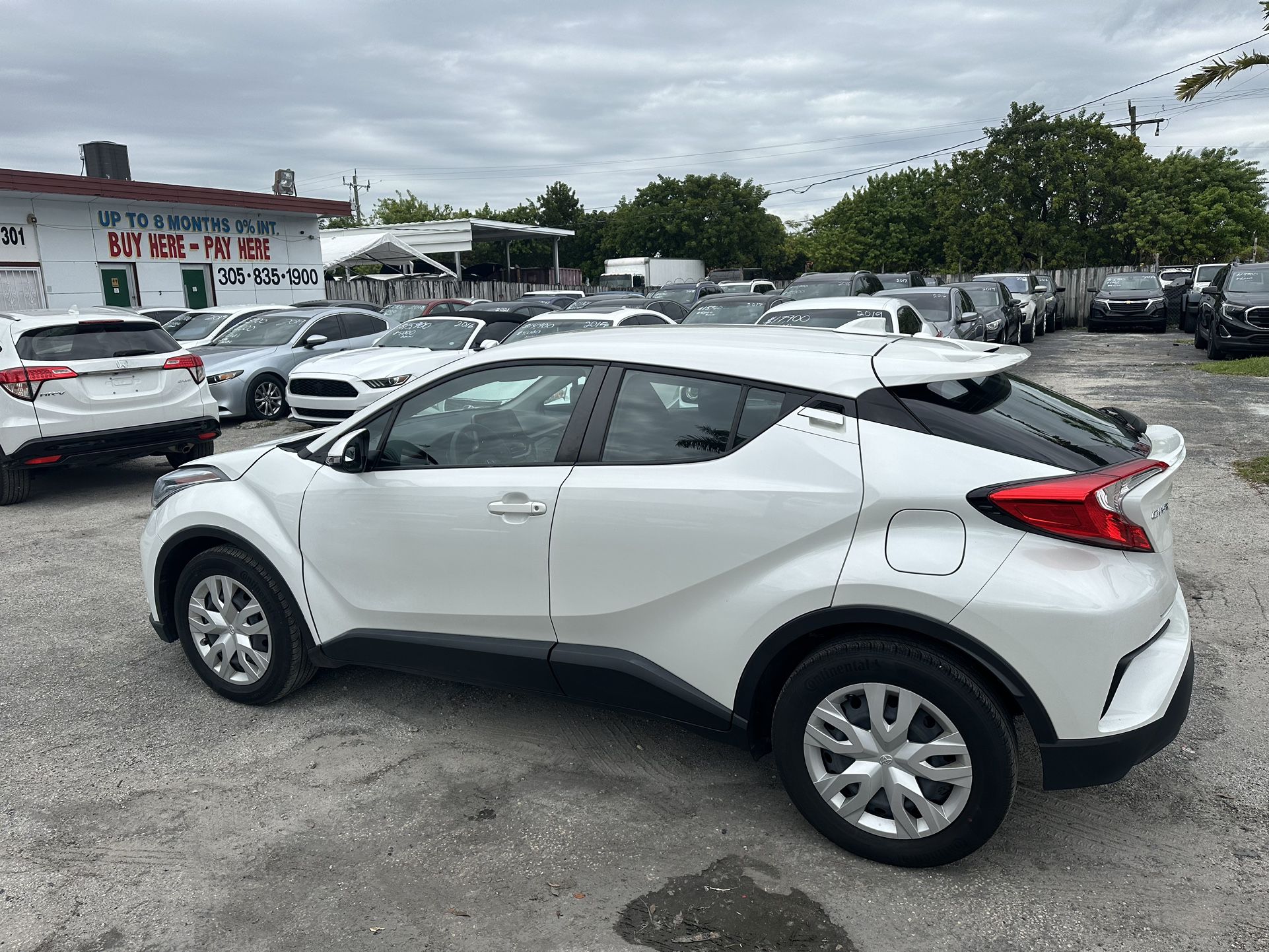 used 2021 toyota chr - front view 2