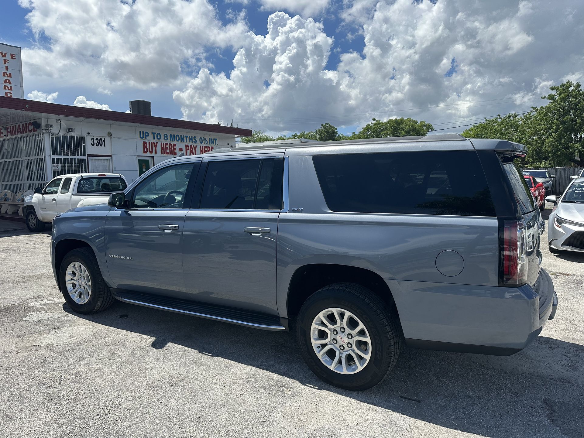 used 2016 gmc yukon XLT - back view