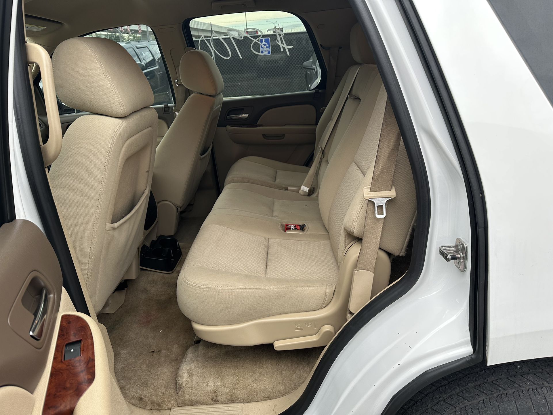 used 2011 chevy suburban white - interior view 2