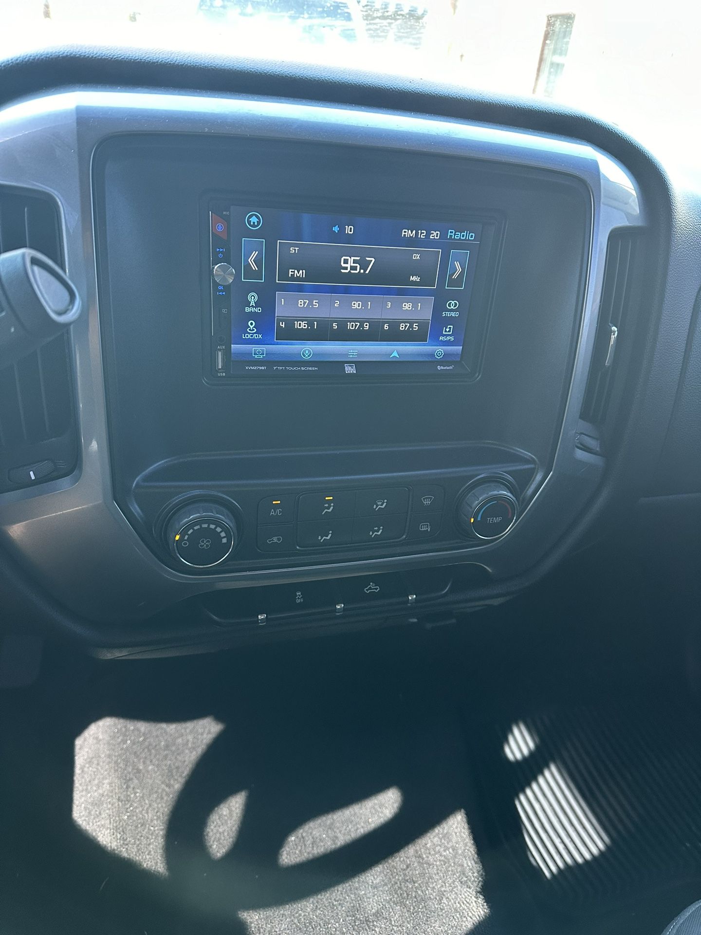 used 2015 chevy silverado - engine view