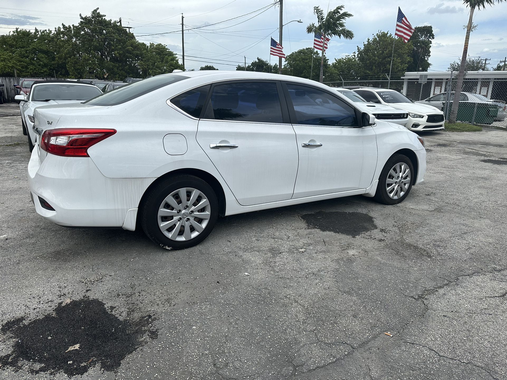 used 2017 NISSAN SENTRA - front view 2