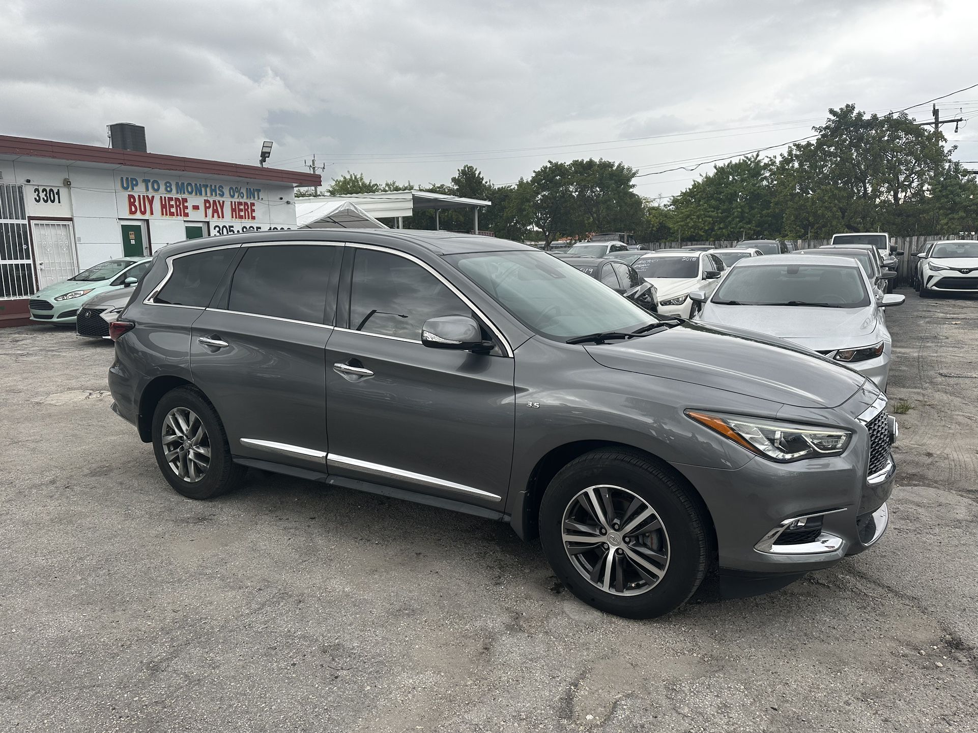 used Infiniti QX60 2019 - front view 3